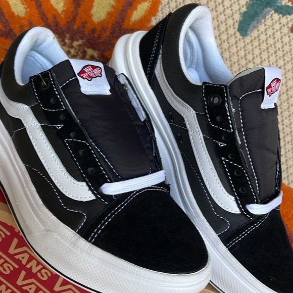 Vans WMNS Oid Skool Over
Black/White
VN0A7Q5EBA2
Sneakers Platforms - Picture 8 of 16